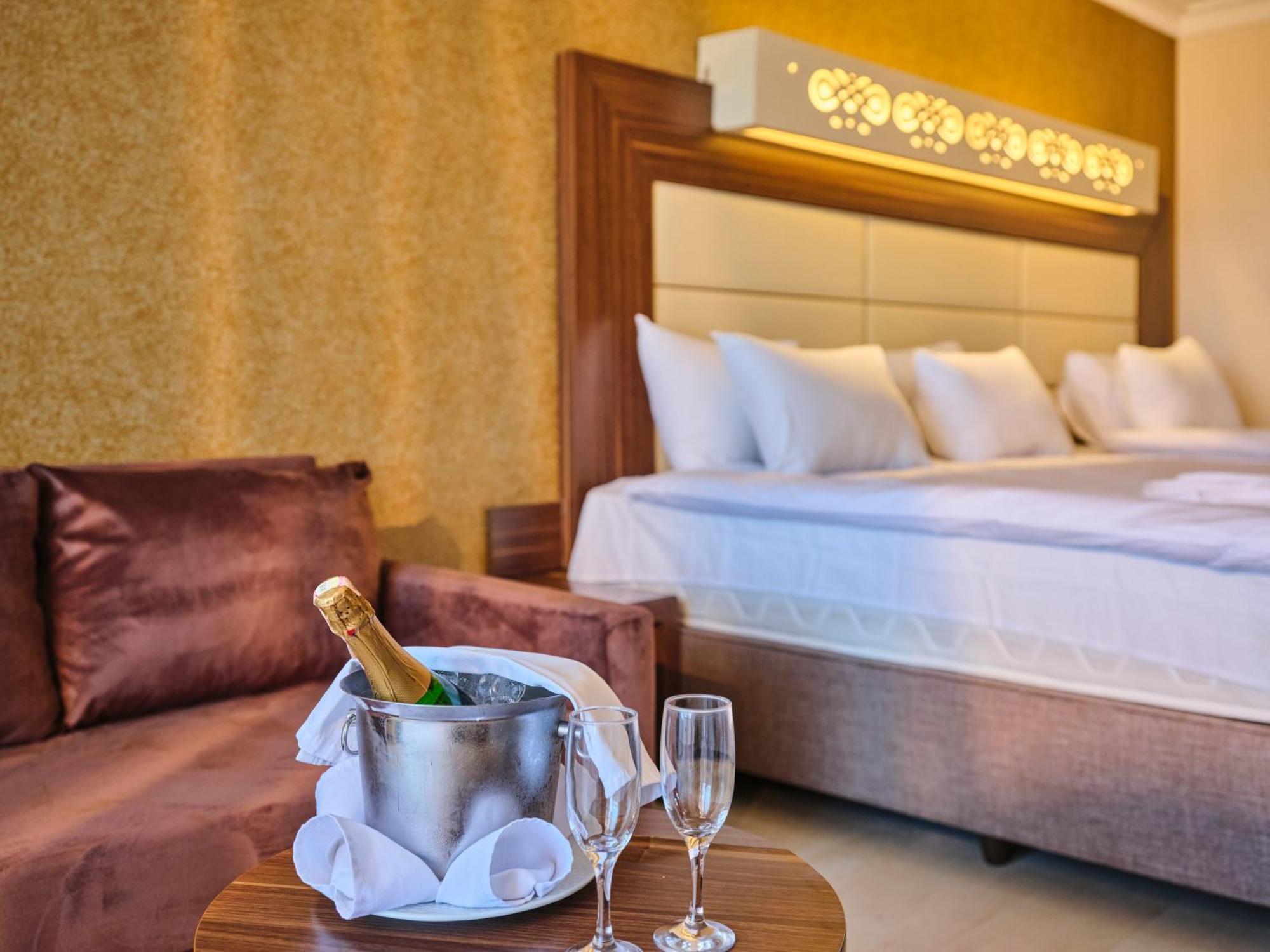 Noxinn Hotels Club Ultra All Inclusive Konaklı Esterno foto